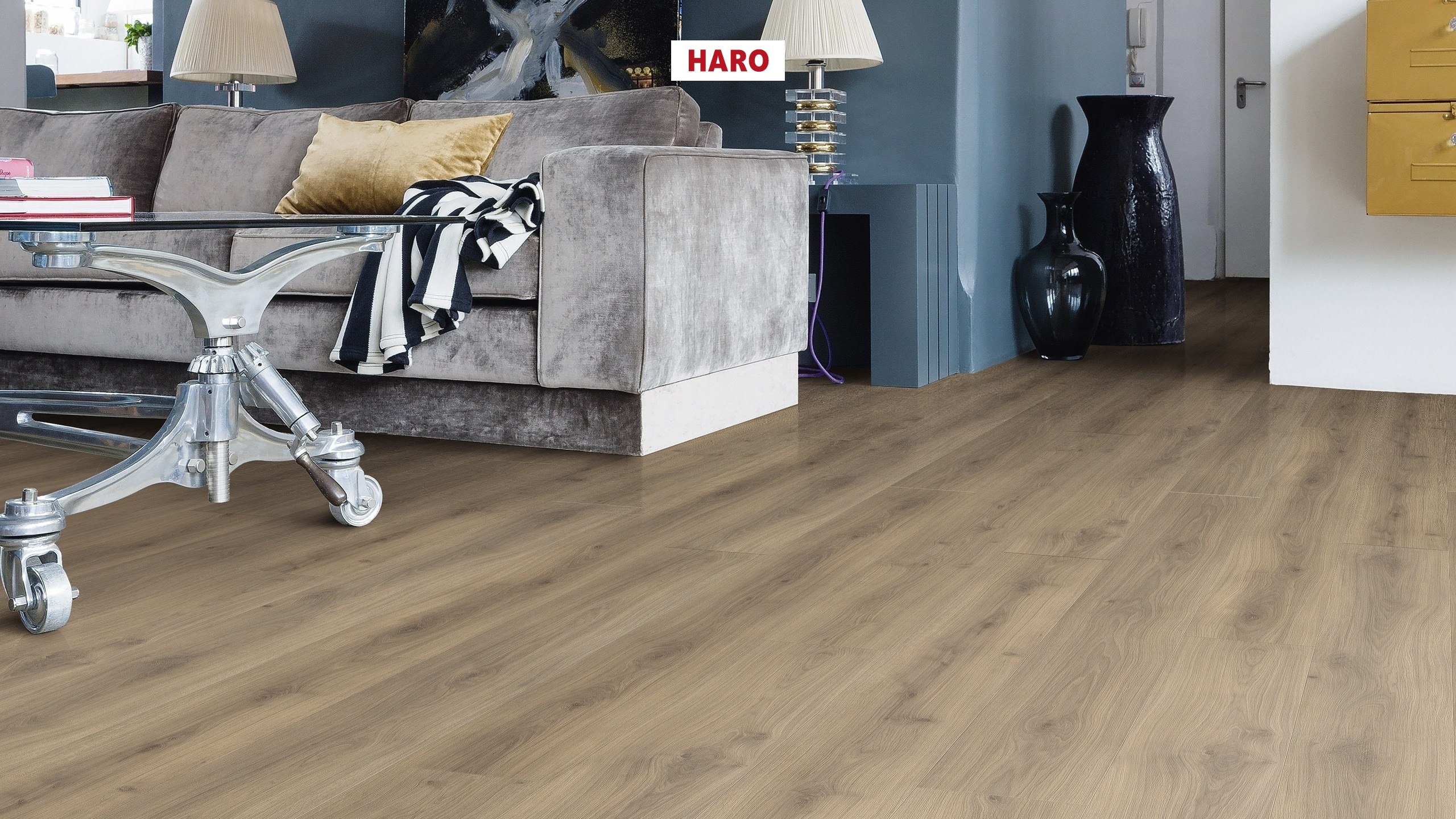 HARO Laminat Eiche Emilia samtbraun authentic Landhausdiele | Tritty 100 Gran Via | 2.Wahl | 23,5 m²-4018427448257 guenstig bei bodenverkauf.de kaufen HARO Laminat Eiche Emilia samtbraun authentic Landhausdiele | Tritty 100 Gran Via | 2.Wahl | 23,5 m²-4018427448257