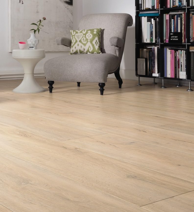 HARO Designboden Eiche Jubile strukturiert Landhausdiele XL 4V | DISANO Life | 2. Wahl | 13,5 m²-4018427468224 guenstig bei bodenverkauf.de kaufen HARO Designboden Eiche Jubile strukturiert Landhausdiele XL 4V | DISANO Life | 2. Wahl | 13,5 m²-4018427468224