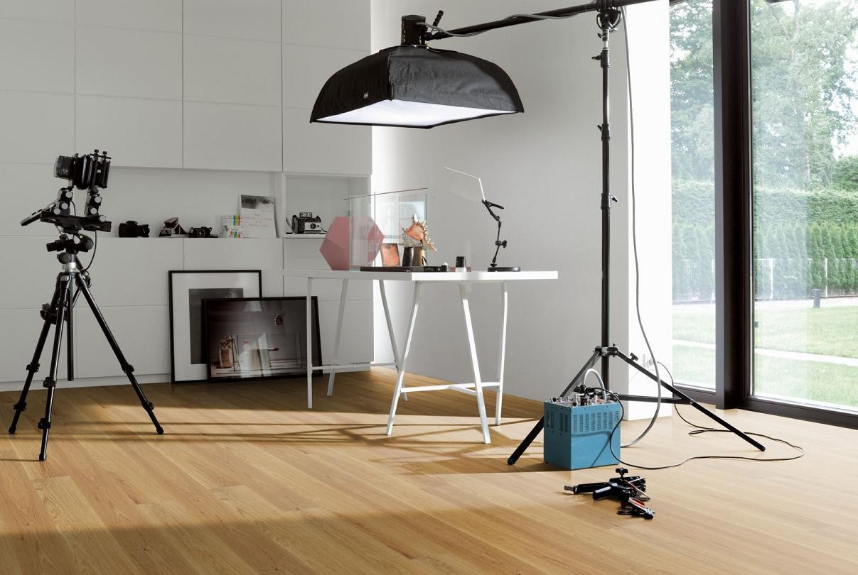 Parkett Eiche natur mattlackiert Landhausdiele mit V-Fuge-