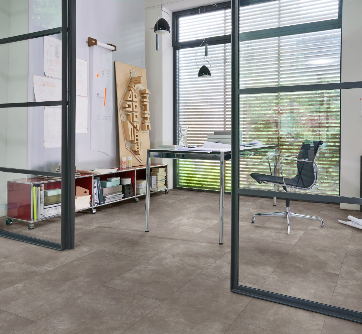 PARADOR Designboden Beton dunkelgrau Steinstruktur 4-seitige Fase | Modular ONE Hydron | 16 m²-4014809241515