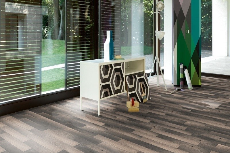 PARADOR Laminat Esche Kontrast Seidenmatte Struktur 4-seitige V-Fuge | Trendtime 2 | 26 m²-4014809150503