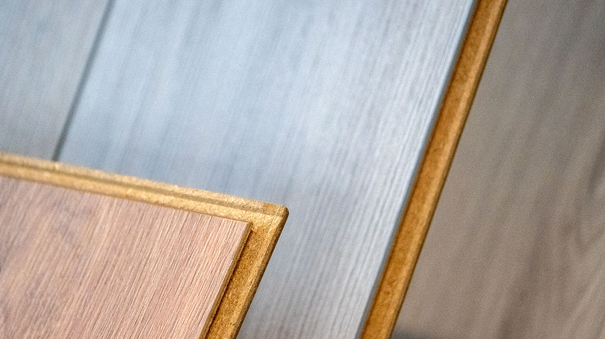 Laminat und Fußbodenheizung – so klappt’s! 3 verschiedenfarbige Holzböden