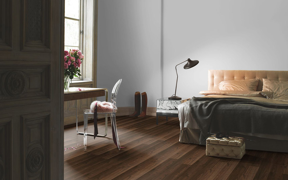 PARADOR Laminat Walnuss Holzstruktur Landhausdiele 4-seitige Mini-V-Fuge | Trendtime 1 - siehe 32907-4014809150312