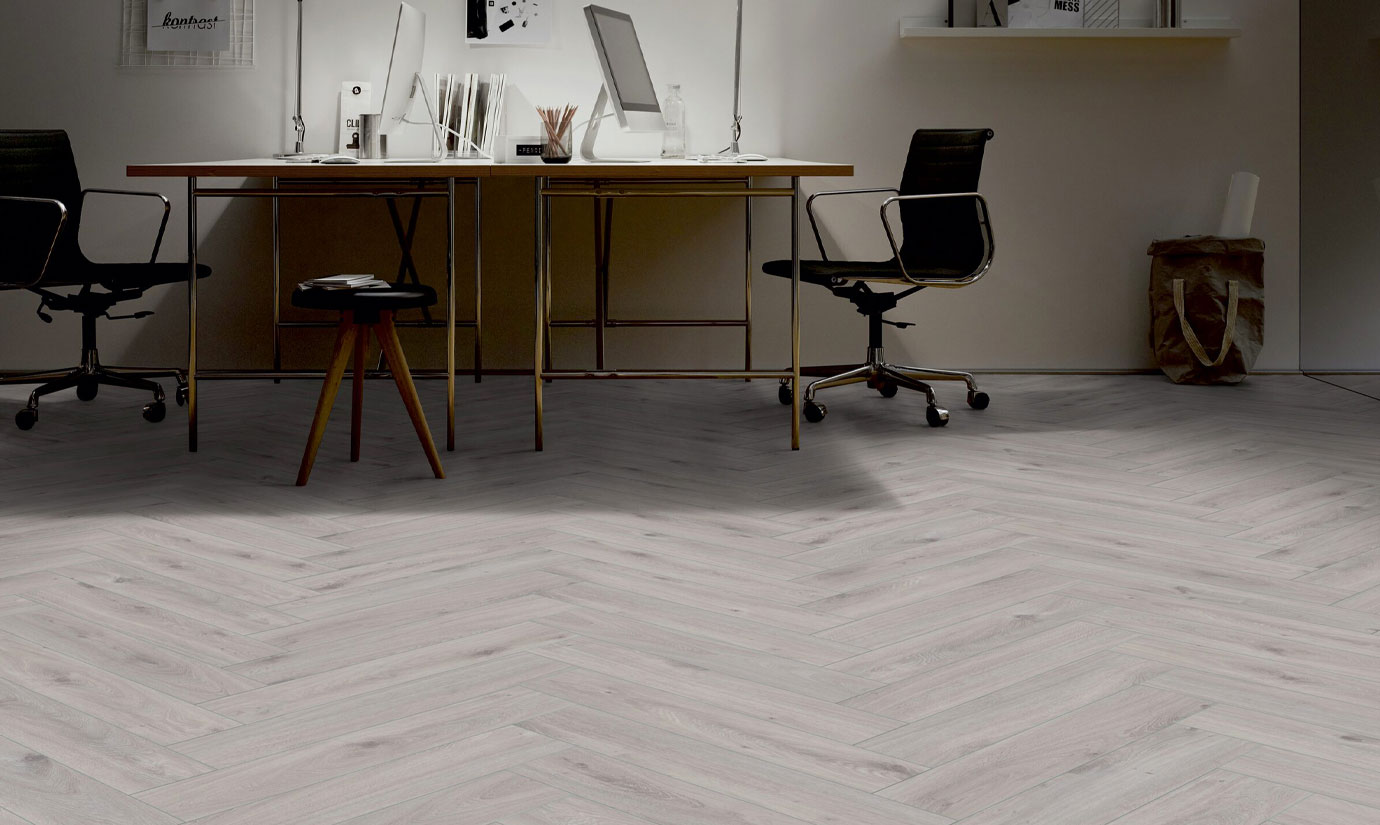 TER HÜRNE Laminat Eiche Igloo 4-seitige V-Fuge Y07 | Herringbone Edition-4012853162299 guenstig bei bodenverkauf.de kaufen TER HÜRNE Laminat Eiche Igloo 4-seitige V-Fuge Y07 | Herringbone Edition-4012853162299