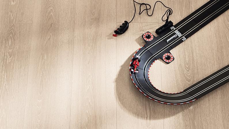 HARO Laminat Eiche weiß gekalkt Landhausdiele | Tritty 100 Gran Via | 2.Wahl-4018427325749 guenstig bei bodenverkauf.de kaufen HARO Laminat Eiche weiß gekalkt Landhausdiele | Tritty 100 Gran Via | 2.Wahl-4018427325749