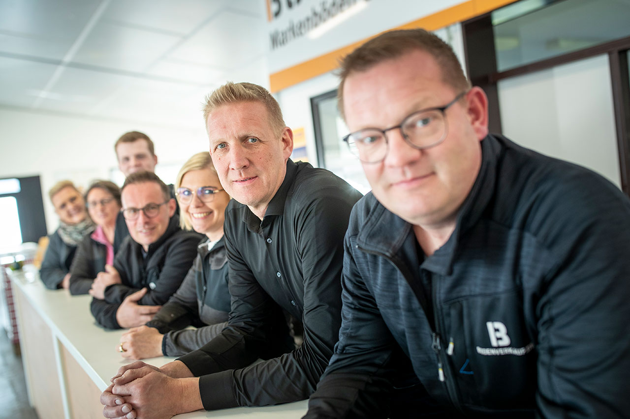 Das Team von bodenverkauf.de im Lagerverkauf in Schöppingen
