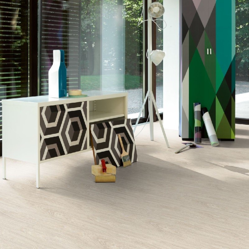 PARADOR Laminat Eiche gekälkt weiß Landhausdiele 4-seitige Mini-V-Fuge | Basic 600 | 17 m²-4014809149330 guenstig bei bodenverkauf.de kaufen PARADOR Laminat Eiche gekälkt weiß Landhausdiele 4-seitige Mini-V-Fuge | Basic 600 | 17 m²-4014809149330