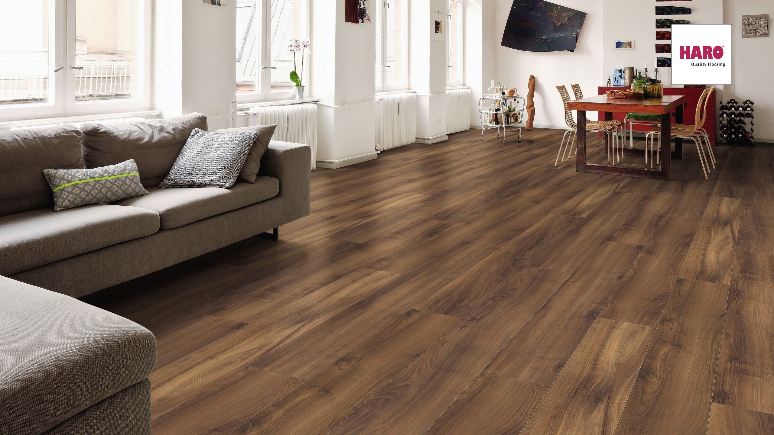 HARO Laminat Italienischer Nussbaum Pore matt Landhausdiele 4V | Tritty 100 Gran Via | 2.Wahl | 7 m²-4018427325817 guenstig bei bodenverkauf.de kaufen HARO Laminat Italienischer Nussbaum Pore matt Landhausdiele 4V | Tritty 100 Gran Via | 2.Wahl | 7 m²-4018427325817