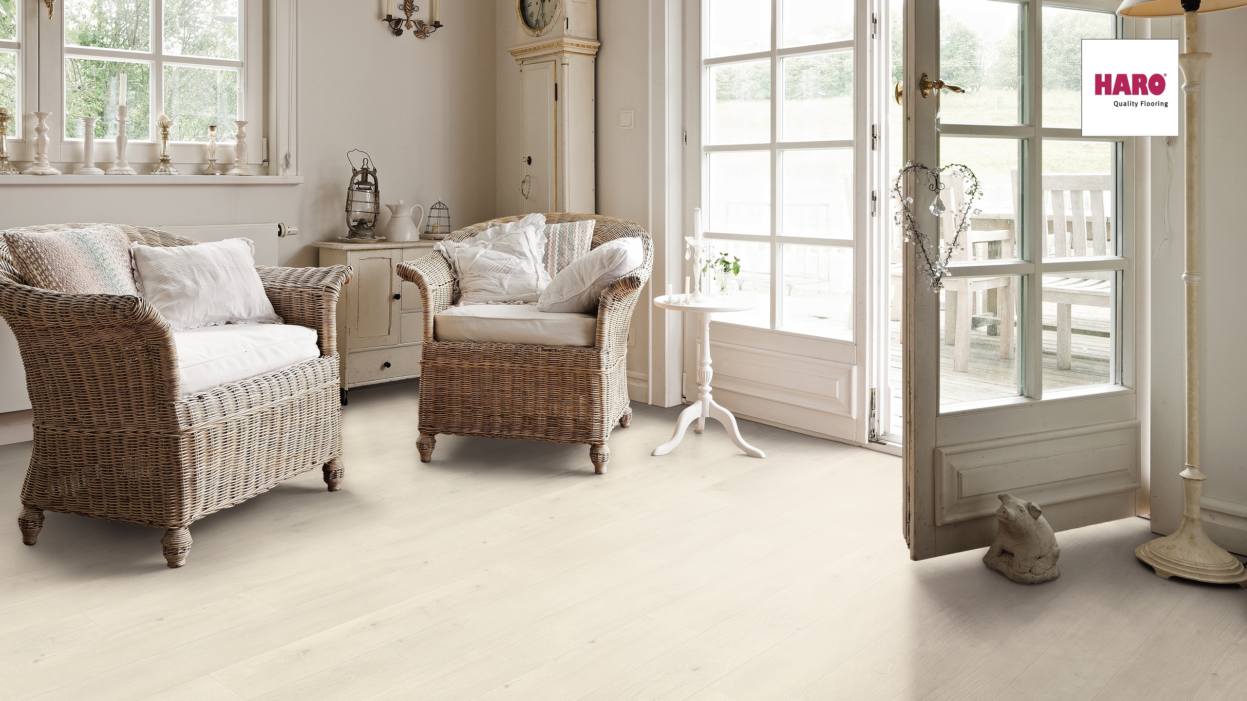 HARO Laminat Eiche Emilia weiß Landhausdiele 4V | Tritty 100 Loft | 2.Wahl | 24,5 m²-4018427 guenstig bei bodenverkauf.de kaufen HARO Laminat Eiche Emilia weiß Landhausdiele 4V | Tritty 100 Loft | 2.Wahl | 24,5 m²-4018427