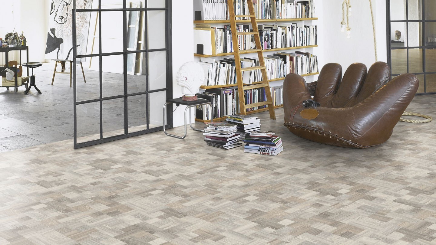 PARADOR Laminat Eiche Louvre gekälkt 4-seitige Mini-V-Fuge | Trendtime 4 | 25 m²-4014809150619 guenstig bei bodenverkauf.de kaufen PARADOR Laminat Eiche Louvre gekälkt 4-seitige Mini-V-Fuge | Trendtime 4 | 25 m²-4014809150619