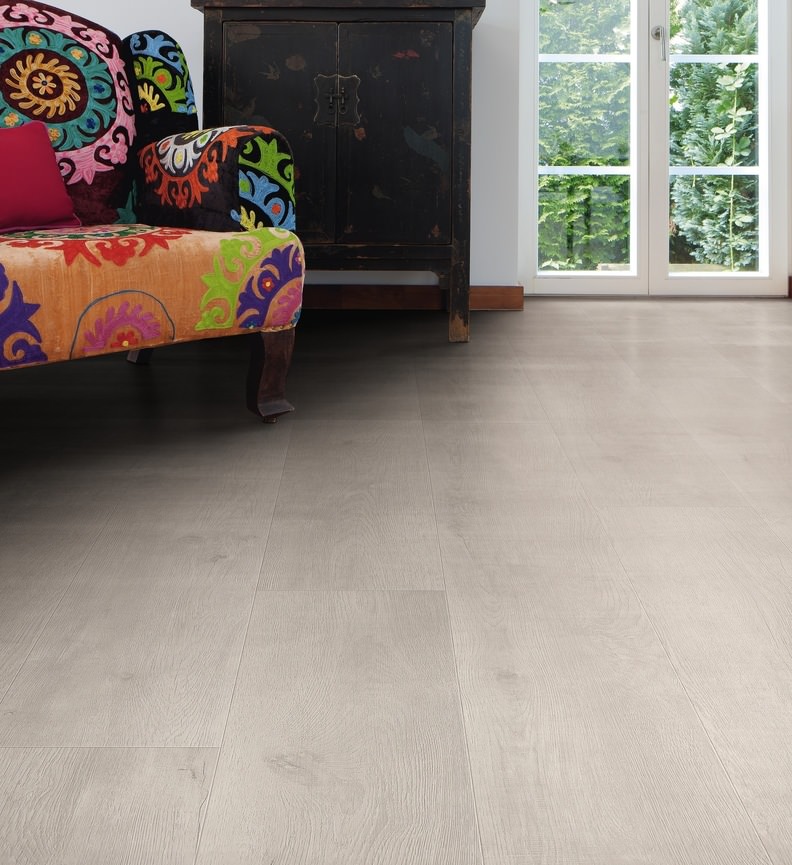 HARO Laminat Eiche Bergamo silbergrau Landhausdiele 4V | Tritty 100 Campus | 2. Wahl | 12 m²-4018427448165