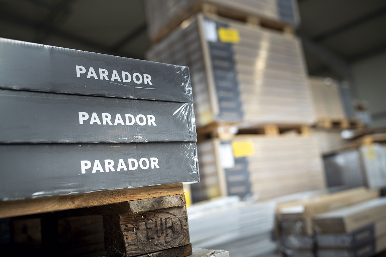 EInblick in die Lagerhalle bei bodenverkauf.de EInblick in die Lagerhalle bei bodenverkauf.de