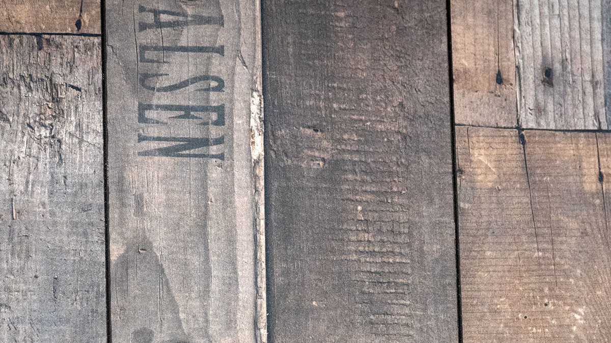 Detailaufnahme eines Multiplank-Laminatbodens