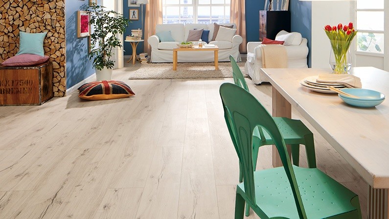 HARO Laminat Alpineiche weiß authentic matt mit V-Fuge Gran Via | 2.Wahl-4018427325770 guenstig bei bodenverkauf.de kaufen HARO Laminat Alpineiche weiß authentic matt mit V-Fuge Gran Via | 2.Wahl-4018427325770