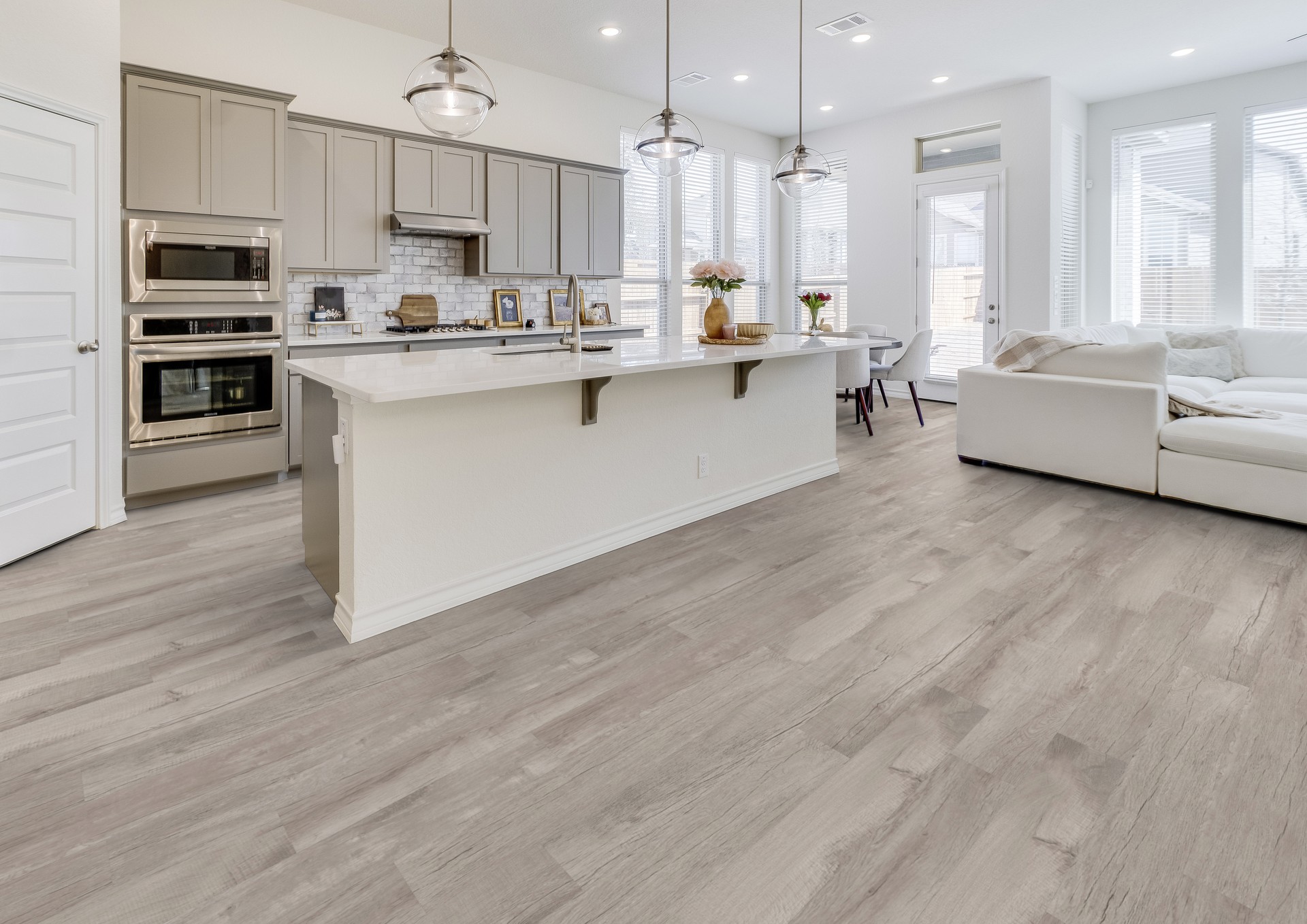 TER HÜRNE Design-Vinylboden Eiche Belgrad sägerau-gebürstet Lange Landhausdiele | Grand Choice Comfort | 26 m²-4012853152764 guenstig bei bodenverkauf.de kaufen TER HÜRNE Design-Vinylboden Eiche Belgrad sägerau-gebürstet Lange Landhausdiele | Grand Choice Comfort | 26 m²-4012853152764