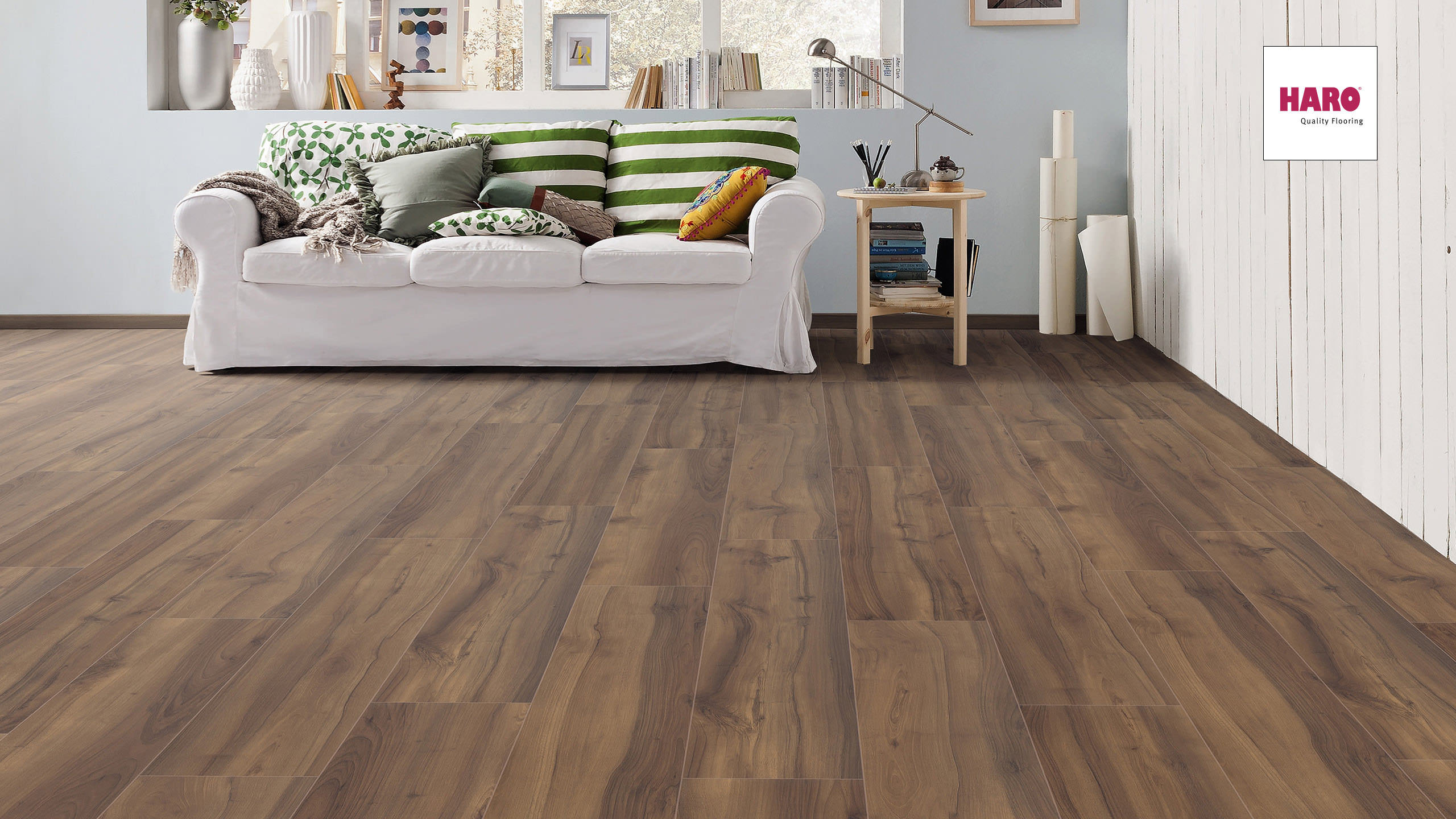 HARO Laminat Nussbaum Romano Landhausdiele 4V | Tritty 100 Campus | 17 m²-4018427399689 guenstig bei bodenverkauf.de kaufen HARO Laminat Nussbaum Romano Landhausdiele 4V | Tritty 100 Campus | 17 m²-4018427399689