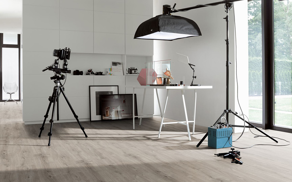 PARADOR Laminat Eiche Valere perlgrau gekälkt Landhausdiele 4-seitige V-Fuge | Basic 600 XS | 10 m²-4014809233596