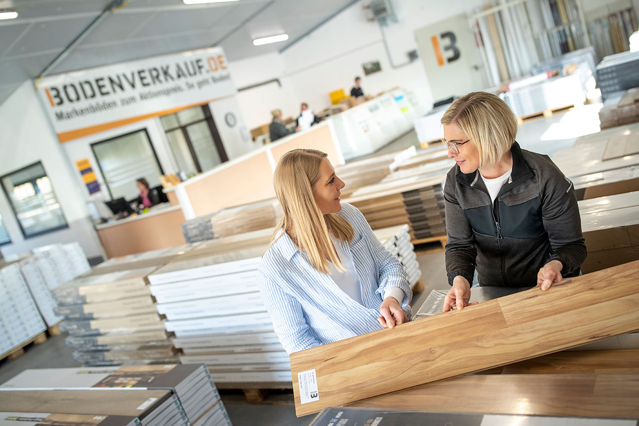 Persönliche Beratung im Lagerverkauf bei bodenverkauf.de in Schöppingen