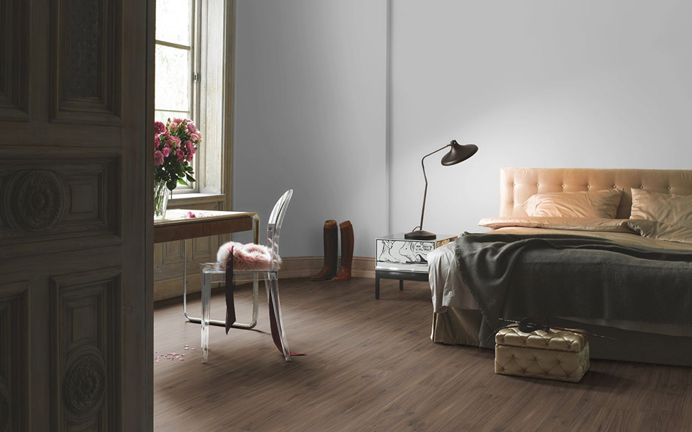PARADOR Laminat Nussbaum Galant natur Seidenmatte Struktur 4-seitige V-Fuge | Trendtime 6 | 24 m²-4014809168010