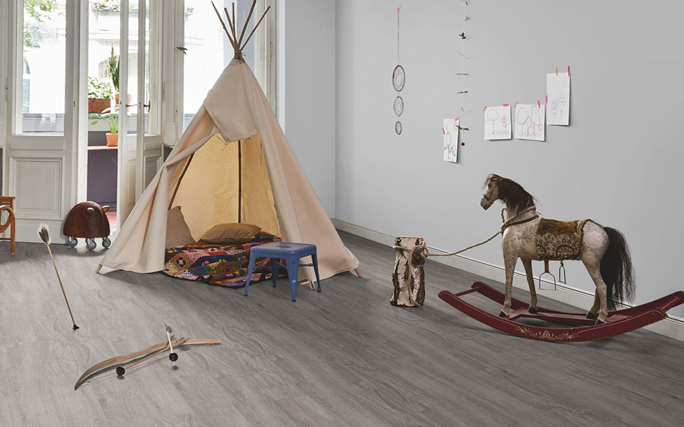 PARADOR Laminat Eiche lichtgrau Landhausdiele Seidenmatte Struktur 4-seitige V-Fuge | Basic 400 M4V-4014809139973 guenstig bei bodenverkauf.de kaufen PARADOR Laminat Eiche lichtgrau Landhausdiele Seidenmatte Struktur 4-seitige V-Fuge | Basic 400 M4V-4014809139973