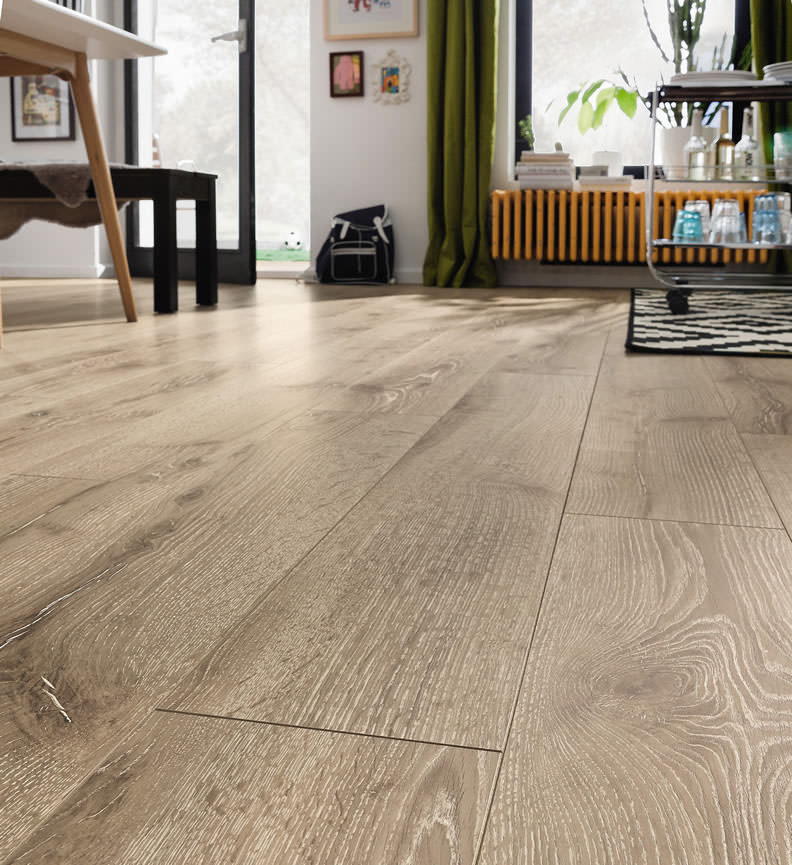 HARO Laminat Eiche nevara gekalkt Landhausdiele 4V | Tritty 100 | 2.Wahl | 11 m²-4018427310608 guenstig bei bodenverkauf.de kaufen HARO Laminat Eiche nevara gekalkt Landhausdiele 4V | Tritty 100 | 2.Wahl | 11 m²-4018427310608