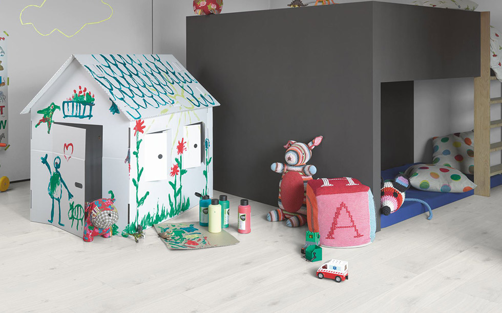 PARADOR Laminat Eiche kristallweiß Landhausdiele Holzstruktur 4-seitige V-Fuge | Basic 400 | 18 m²-4014809152774 guenstig bei bodenverkauf.de kaufen PARADOR Laminat Eiche kristallweiß Landhausdiele Holzstruktur 4-seitige V-Fuge | Basic 400 | 18 m²-4014809152774