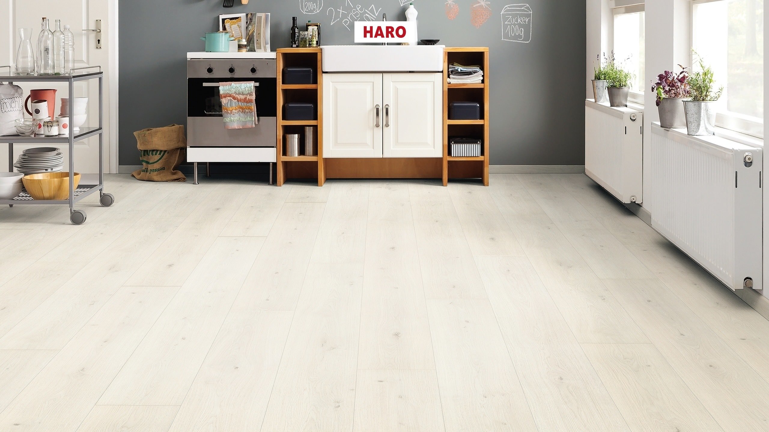 HARO Laminat Eiche Emilia weiß Landhausdiele 4V | Tritty 100 Gran Via Sonderedition | 32 m²-4018427452865
