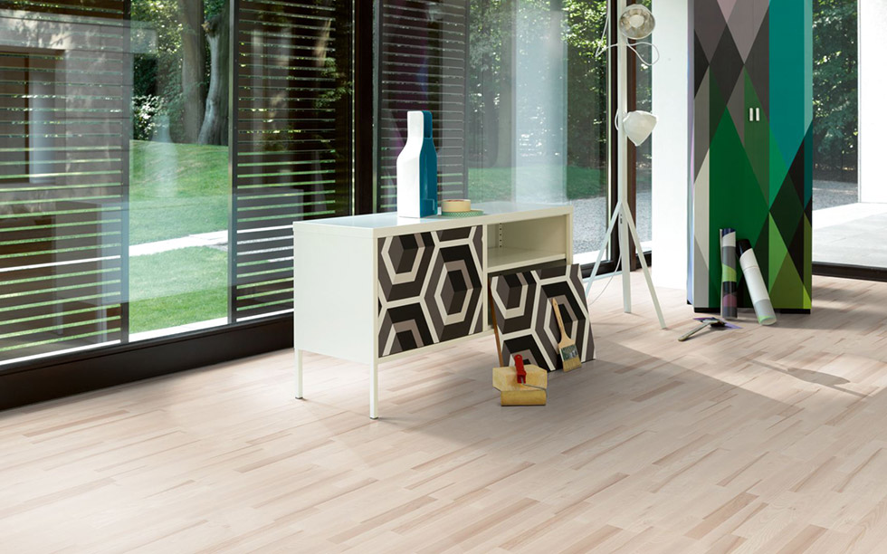 PARADOR Parkett Esche Schiffsboden 3-Stab lackversiegelt matt weiß | Sonderedition 2. Wahl | 30 m²-4014809117391 guenstig bei bodenverkauf.de kaufen PARADOR Parkett Esche Schiffsboden 3-Stab lackversiegelt matt weiß | Sonderedition 2. Wahl | 30 m²-4014809117391