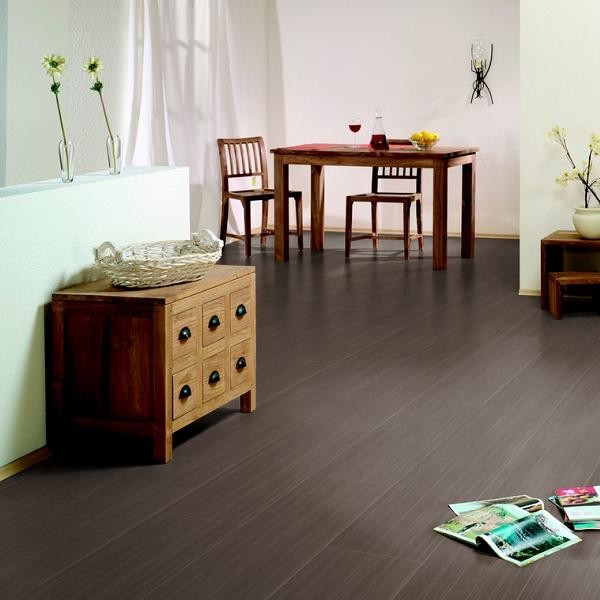 HARO Laminat Lineo aubergine strukturiert | Tritty 100 Plaza 4V | 18 m²-4018427295950