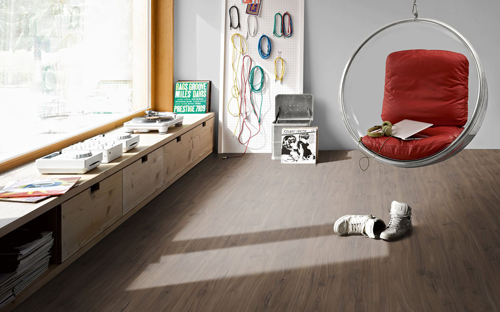 PARADOR Laminat Nussbaum Galant natur Seidenmatte Struktur 4-seitige V-Fuge | Trendtime 6 | 24 m²-4014809168010