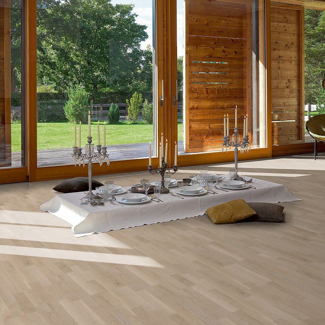 PARADOR Parkett Eiche Schiffsboden 3-Stab matt weiß | Facility | 35 m²-4014809136026 guenstig bei bodenverkauf.de kaufen PARADOR Parkett Eiche Schiffsboden 3-Stab matt weiß | Facility | 35 m²-4014809136026