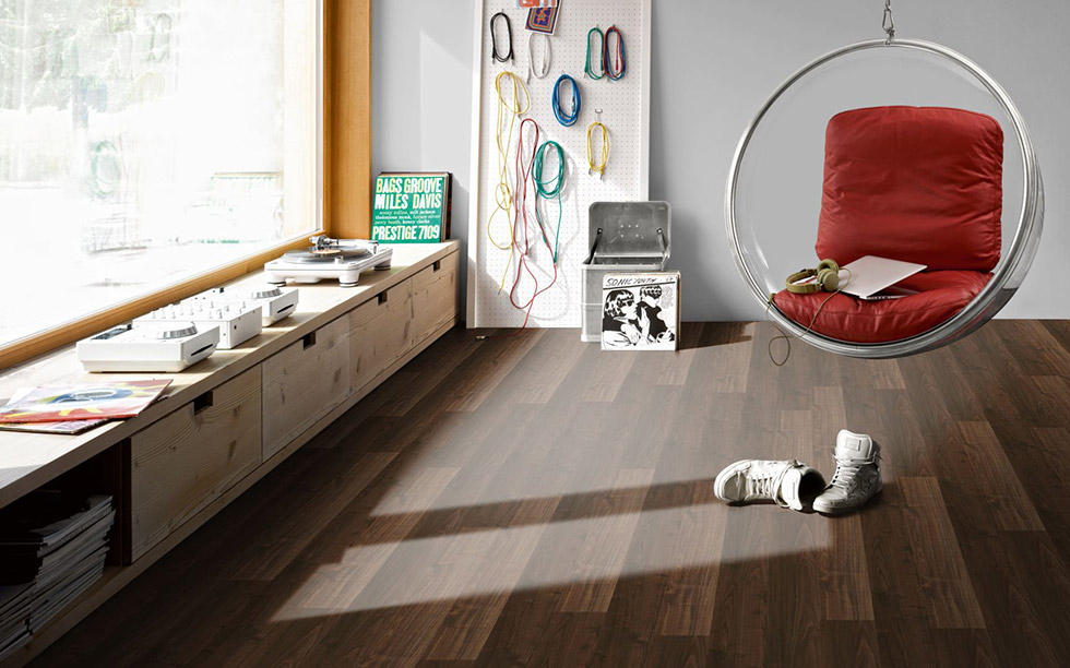 PARADOR Laminat Walnuss Holzstruktur Landhausdiele 4-seitige Mini-V-Fuge | Trendtime 1 - siehe 32907-4014809150312