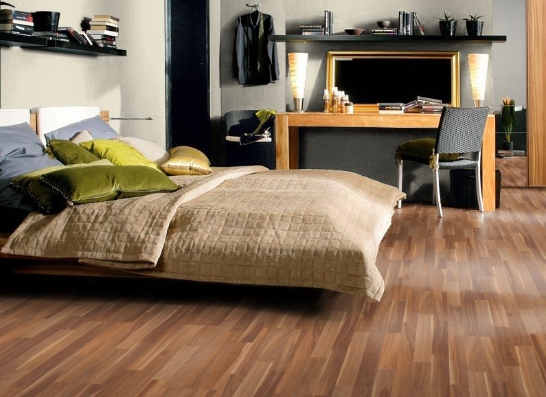HARO Laminat Nussbaum impresso strukturiert Schiffsboden 3-Stab | Tritty 100 Sonderedition | 23 m²-4018427379674