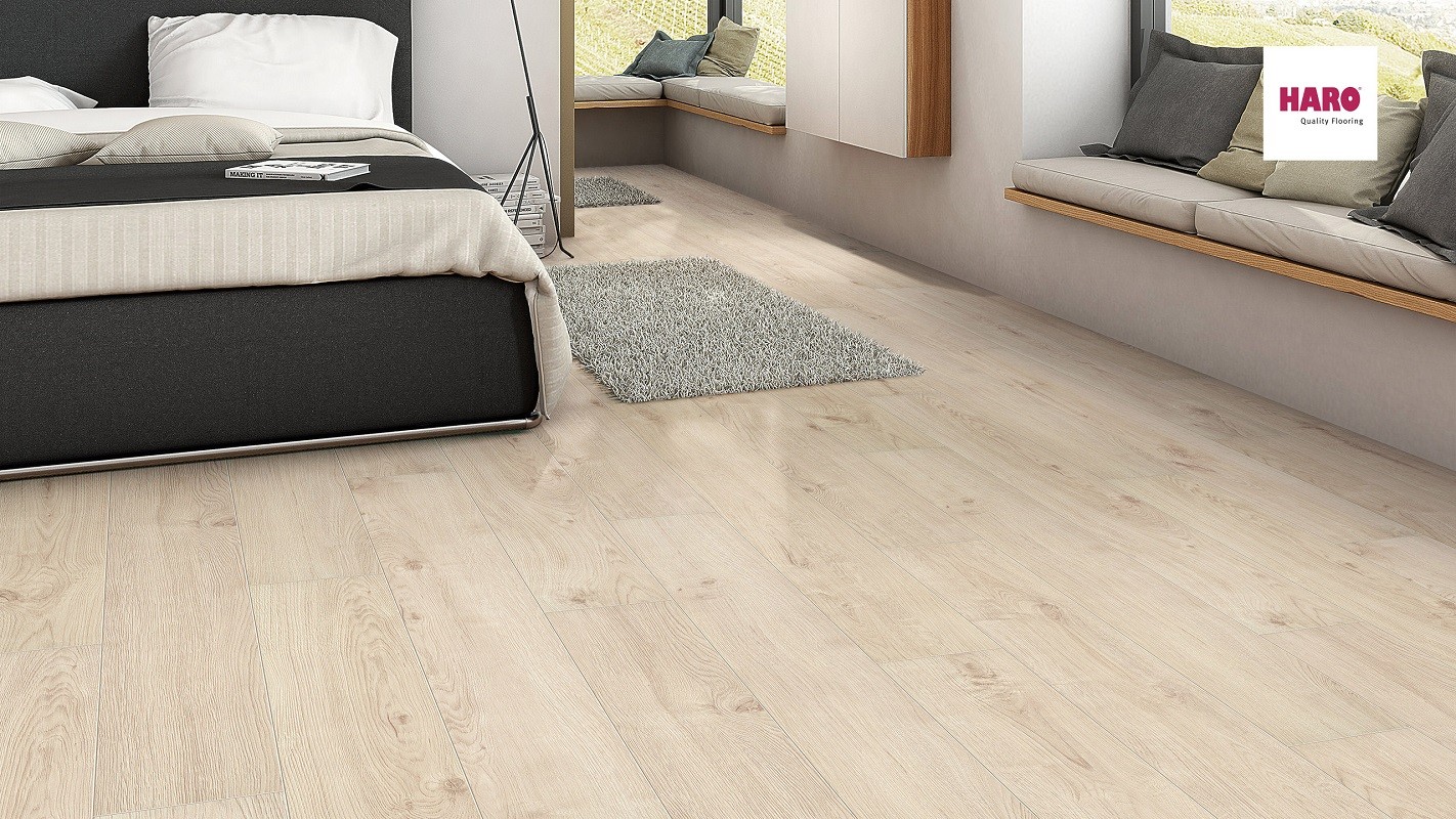 HARO Laminat Eiche Portland weiß authentic Landhausdiele 4V | Tritty 100 Gran Via | 2.Wahl | 7 m²-# guenstig bei bodenverkauf.de kaufen HARO Laminat Eiche Portland weiß authentic Landhausdiele 4V | Tritty 100 Gran Via | 2.Wahl | 7 m²-#