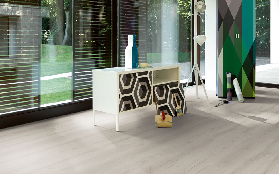 PARADOR Laminat Eiche Loft weiß Landhausdiele Lebhafte Struktur | Urban 8-32 | 22 m²-4014809226512 guenstig bei bodenverkauf.de kaufen PARADOR Laminat Eiche Loft weiß Landhausdiele Lebhafte Struktur | Urban 8-32 | 22 m²-4014809226512