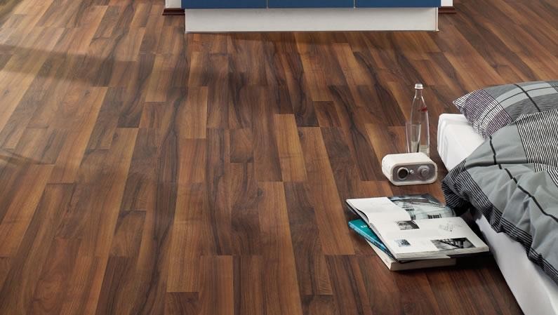 HARO Laminat Nussbaum ambiente Schiffsboden 3-Stab | Sonderedition-4018427300203
