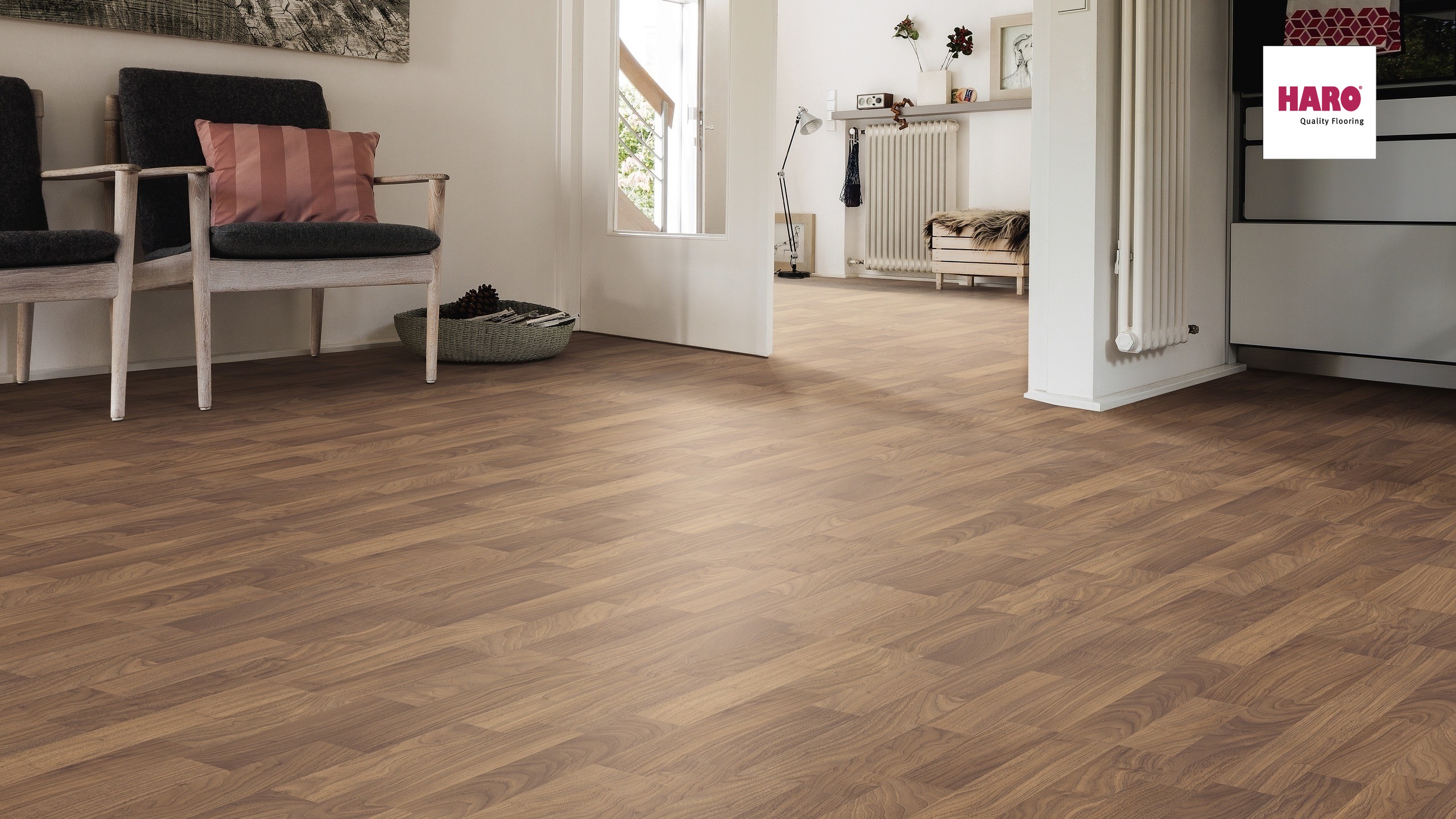 HARO Laminat Nussbaum Ambiente Pore Schiffsboden 3-Stab | Sonderedition | 35 m²-4018427441296 guenstig bei bodenverkauf.de kaufen HARO Laminat Nussbaum Ambiente Pore Schiffsboden 3-Stab | Sonderedition | 35 m²-4018427441296