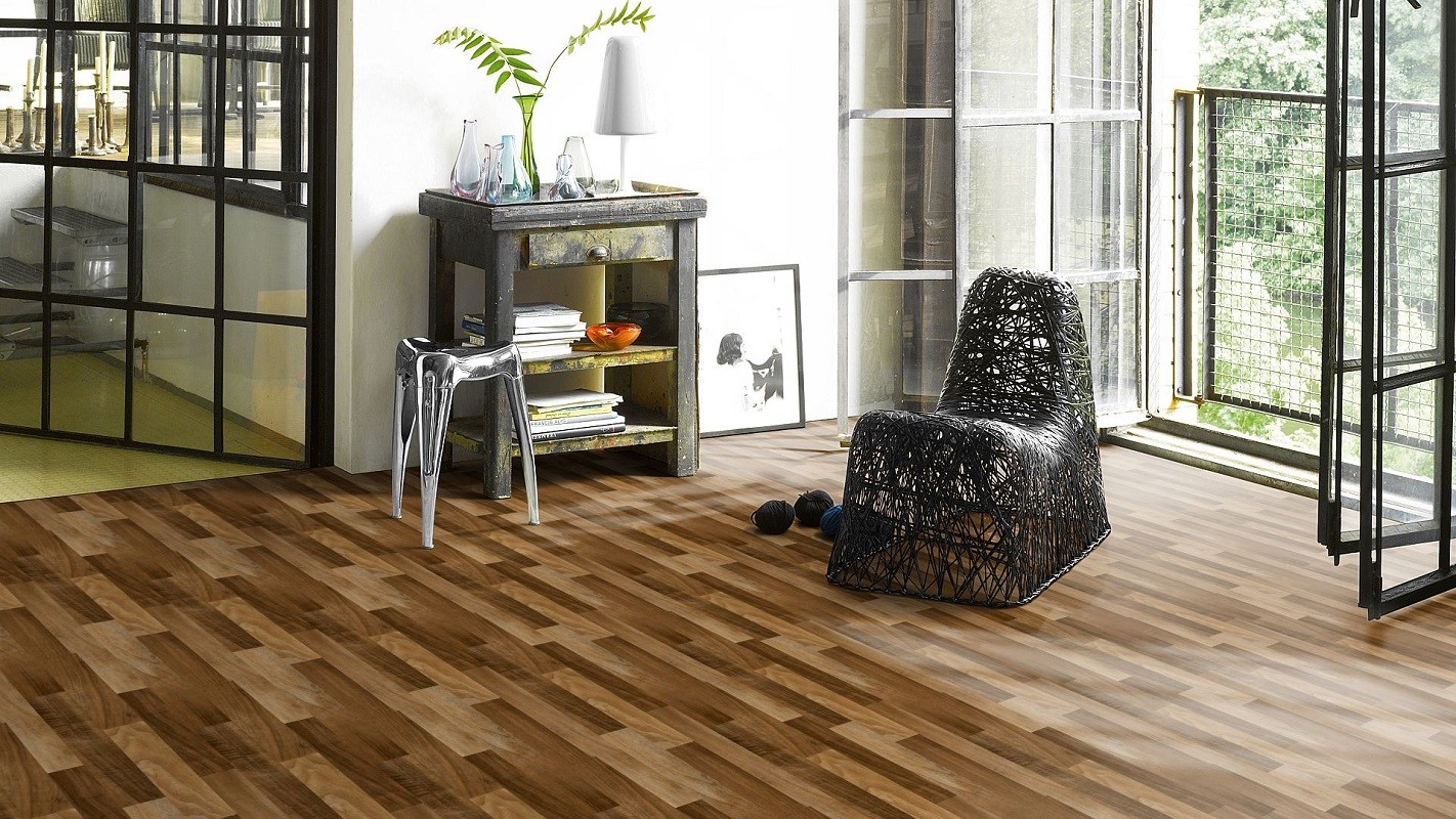 PARADOR Laminat Nussbaum natur Schiffsboden 3-Stab Feinholzstruktur | Click In | 24 m²-4014809153658