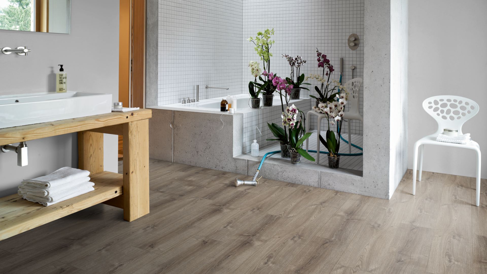 PARADOR Laminat Eiche Valere dunkel gekälkt Landhausdiele 4-seitige V-Fuge | Hydron 600 | 2. Wahl-4014809240556