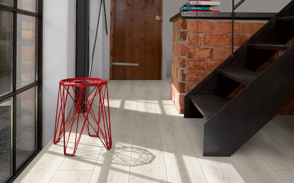 PARADOR Laminat Eiche Vintage weiß Landhausdiele 4-seitige Mini-V-Fuge | Eco Balance | 19 m²-4014809191056 guenstig bei bodenverkauf.de kaufen PARADOR Laminat Eiche Vintage weiß Landhausdiele 4-seitige Mini-V-Fuge | Eco Balance | 19 m²-4014809191056