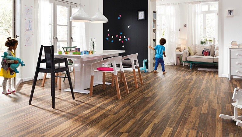 HARO Laminat Nussbaum naturale Pore Schiffsboden 3-Stab | Tritty 75 | 2.Wahl | 35 m²-4018427349981 guenstig bei bodenverkauf.de kaufen HARO Laminat Nussbaum naturale Pore Schiffsboden 3-Stab | Tritty 75 | 2.Wahl | 35 m²-4018427349981