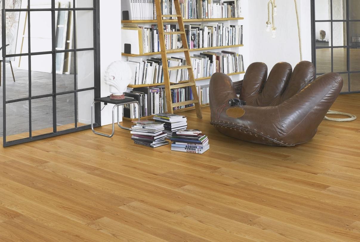 Parkett Eiche natur mattlackiert Landhausdiele mit V-Fuge-