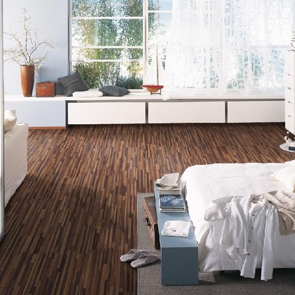 TER HÜRNE Laminat Nussbaum mittelbraun Multistripe | Step One-4024895014924