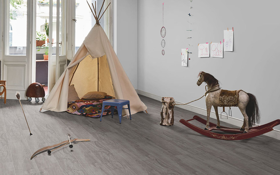 PARADOR Laminat Eiche lichtgrau Landhausdiele 4-seitige V-Fuge | Basic 600 XS | 9 m²-4014809170471 guenstig bei bodenverkauf.de kaufen PARADOR Laminat Eiche lichtgrau Landhausdiele 4-seitige V-Fuge | Basic 600 XS | 9 m²-4014809170471