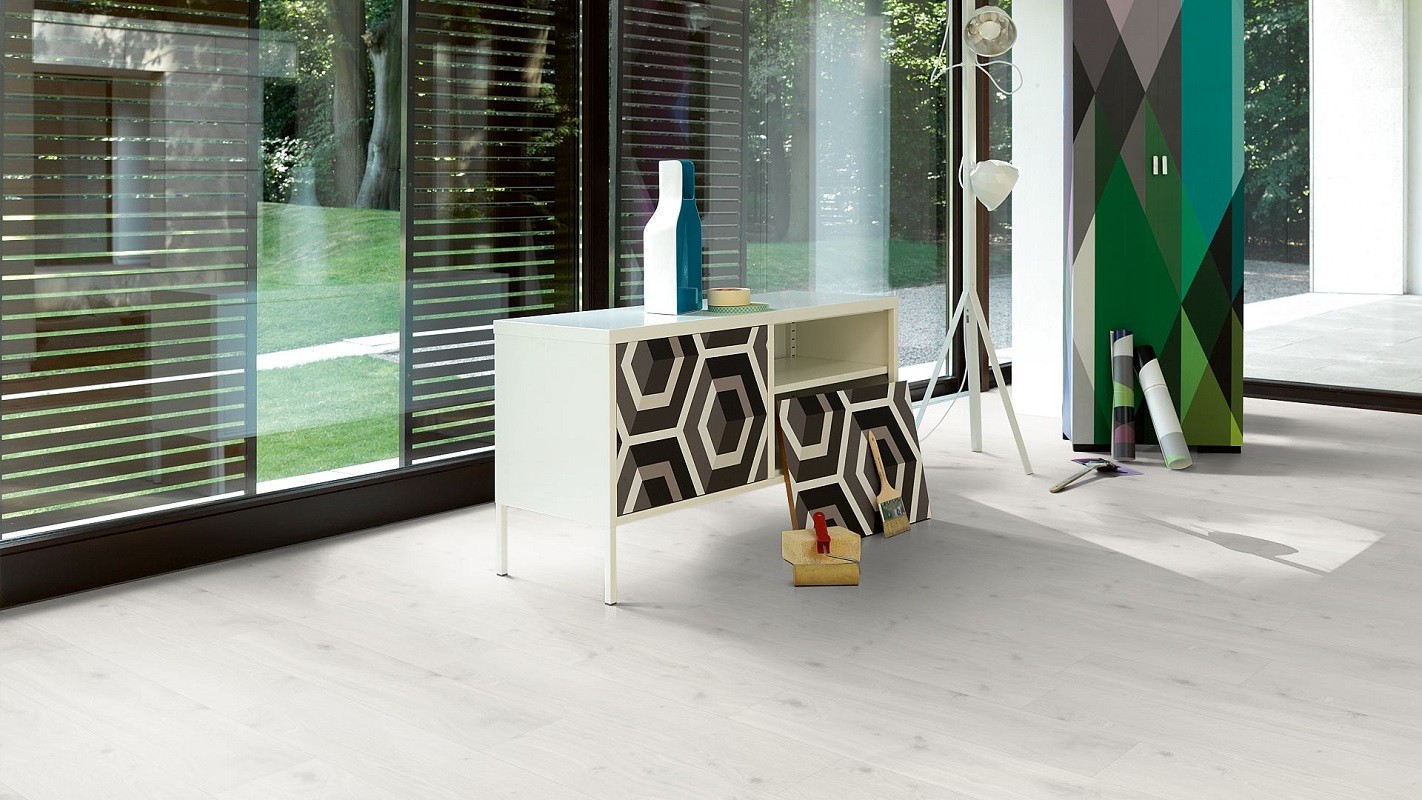 PARADOR Laminat Eiche kristallweiß Landhausdiele 4-seitige V-Fuge | Basic 400 | 19 m²-4014809152774