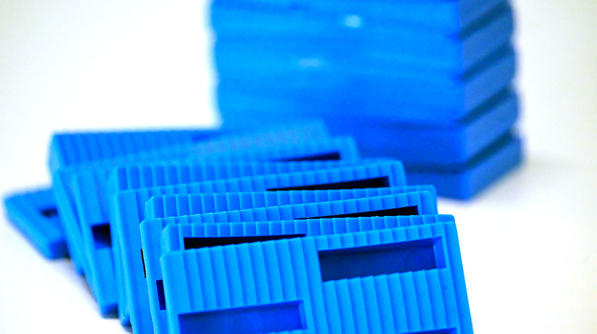 Wandabstand und Dehnungsfugen bei der Laminatverlegung Abstandshalter zur Laminatverlegung