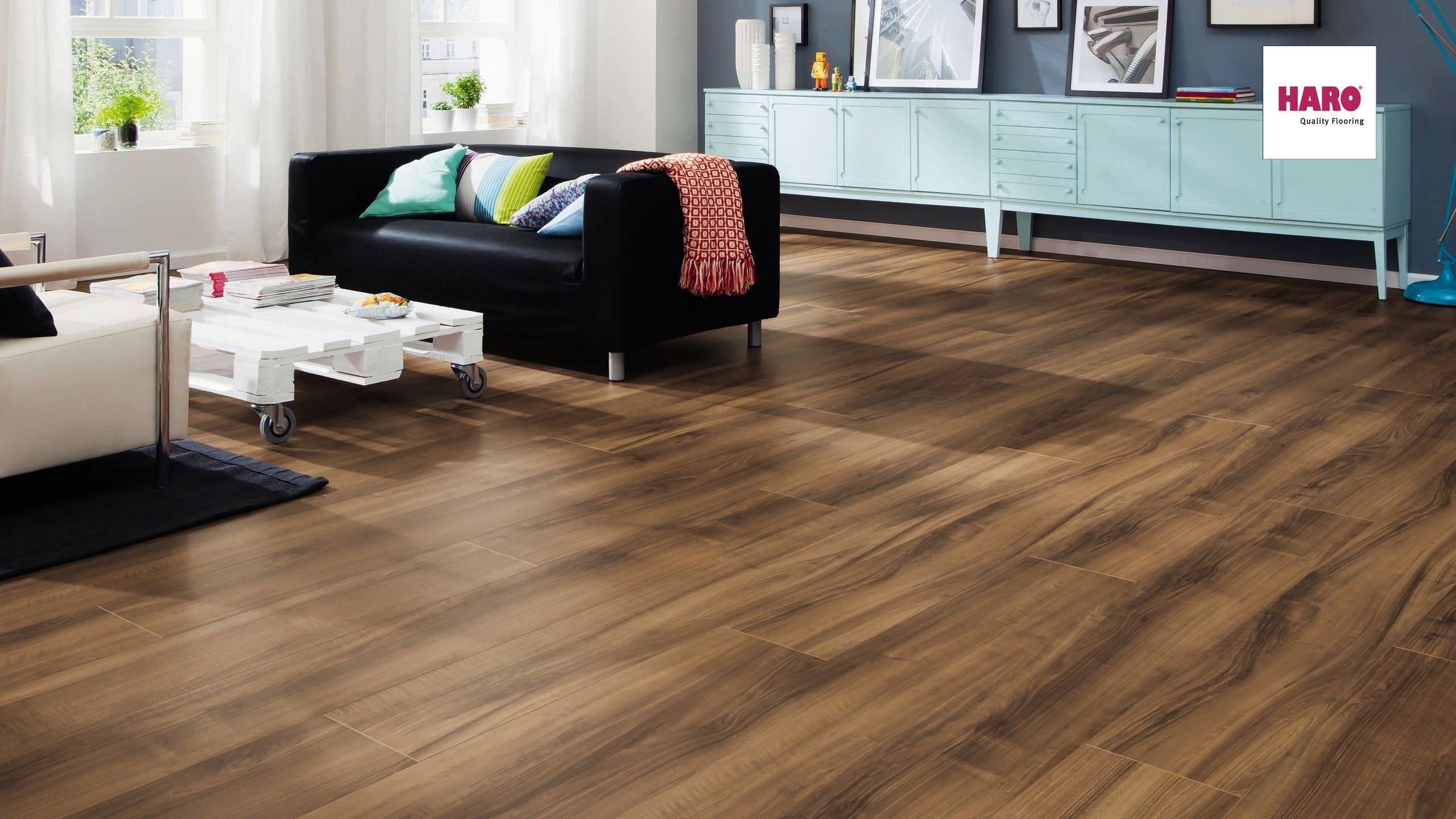 HARO Laminat Italienischer Nussbaum Pore matt Landhausdiele 4V | Tritty 100 Gran Via | 2.Wahl | 7 m²-4018427325817 guenstig bei bodenverkauf.de kaufen HARO Laminat Italienischer Nussbaum Pore matt Landhausdiele 4V | Tritty 100 Gran Via | 2.Wahl | 7 m²-4018427325817