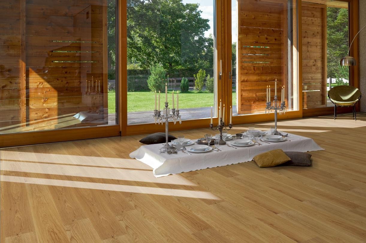 Parkett Eiche natur mattlackiert Landhausdiele mit V-Fuge-