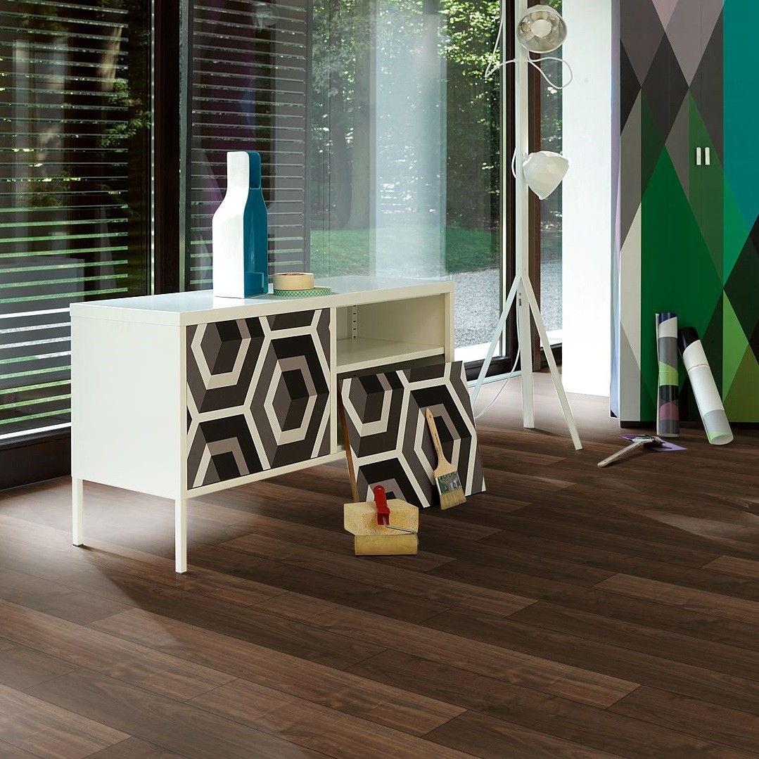 PARADOR Laminat Walnuss Landhausdiele 4-seitige V-Fuge | Click In | 34 m²-4014809154273 guenstig bei bodenverkauf.de kaufen PARADOR Laminat Walnuss Landhausdiele 4-seitige V-Fuge | Click In | 34 m²-4014809154273